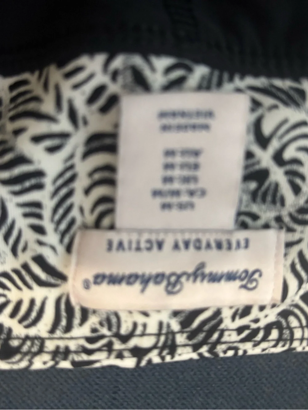 Tommy Bahama Black and White Printed Skort Size Medium - Picture 3 of 4